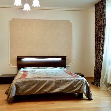 Валерія Лобановського просп. (Червонозоряний), 6-В