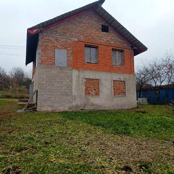 Будинок на видрових доли