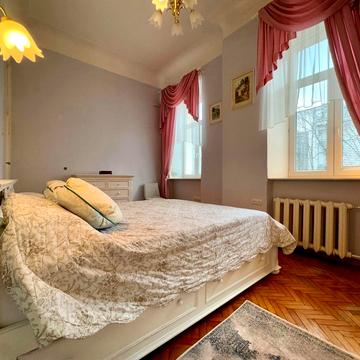 Богдана Ступки вул. (Станіславського), 3