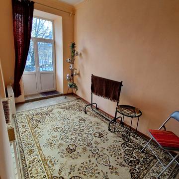 Весела вул., 1