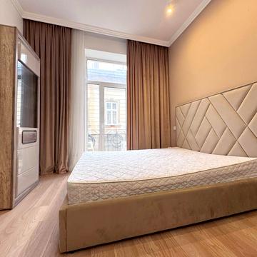 Івана Тиктора вул., 4