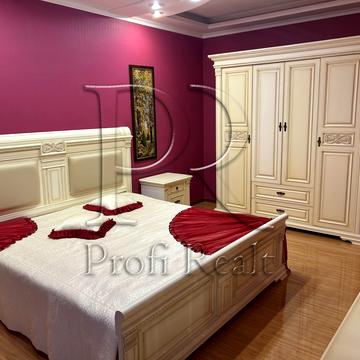 Анни Ахматової вул., 13-Д