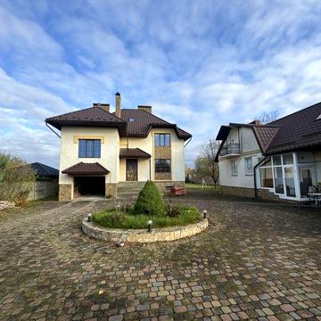 Продаж просторого будинку с. Липини