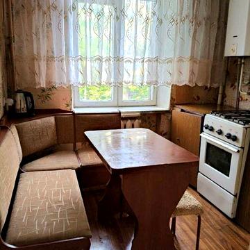 Долгосрочная аренда 1 кв. Центр . Ул. Сталеваров. 1/5. Балкон