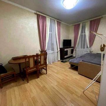 Продам 2-кімнатну квартиру в центрі міста