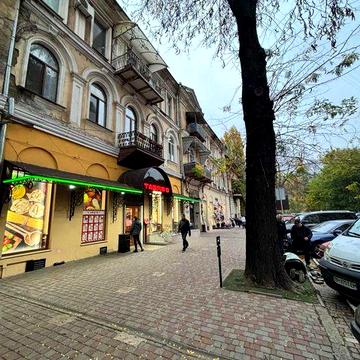 3кімнатна квартира з балконом і каміном в центрі - Олександрівський пр