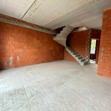 Сучасний таунхаус біля парку Дубки з великим власним двориком