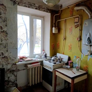 Космонавтів, 75