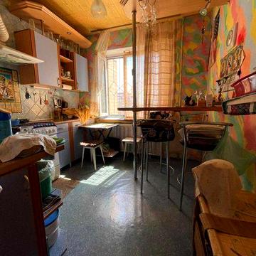 Продам 3-кімнатну квартиру на Кримському Бульварі.