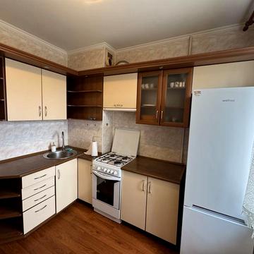 Здається 2 кімнатна квартира на Карачунах .