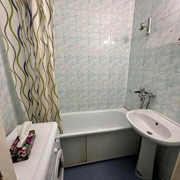 Здається 2 кімнатна квартира на Карачунах .