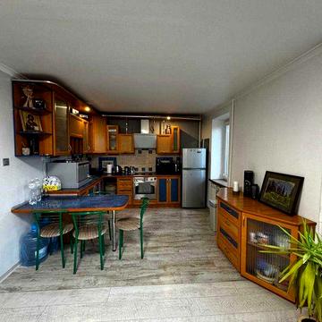 Продаж просторої 1-кімнатної квартири з кухнею-студією на вул. Щурата