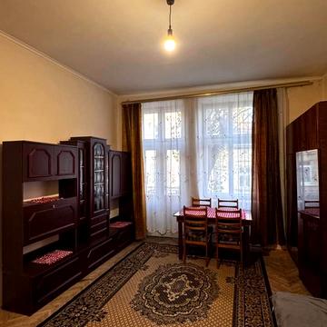 Шептицьких вул., 12