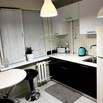 Продаж 2 к квартири ст м Нивки Ремонт