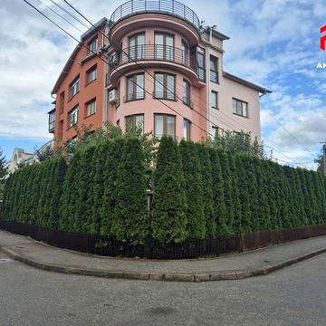 3кім.квартира в будинку з відеонаглядом на вул.Биха.