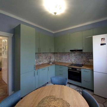 Вул Київська здам гарну нову 2 к квартиру паркомісце дворик