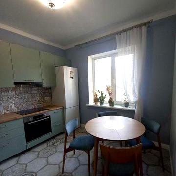 Вул Київська здам гарну нову 2 к квартиру паркомісце дворик