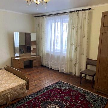 Оренда частини будинка в мікрорайоні  Лезневе