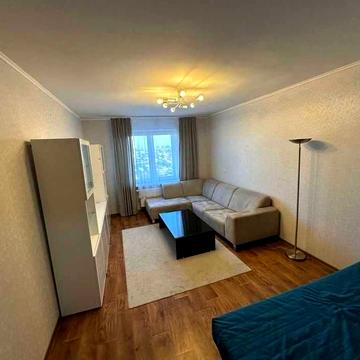 Здається 2-кімнатна квартира в ЖК The Lakes.