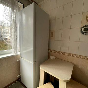 ОРЕНДА 2 кім. Вишенька, Юності