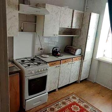 Сдаётся просторная квартира ( можно военным ) .