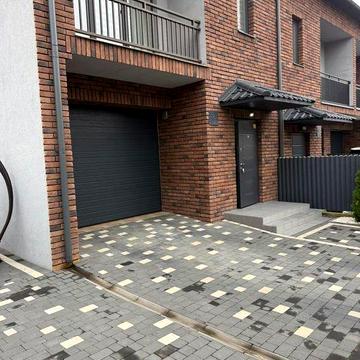 Оренда.  Таунхаус з гаражем в топовому районі