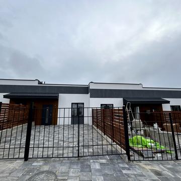 Весняна вул.