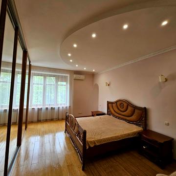 Панаса Мирного вул., 2/44