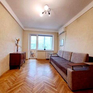 Бойченка 11, є газ, низькиий поверх, м Дарниця 10хв