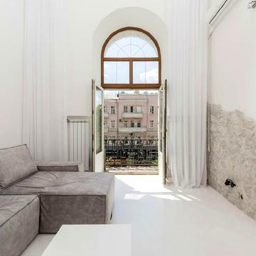 Богдана Хмельницького вул., 32