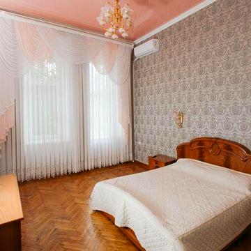 Сдам 2 комнатную квартиру на Успенской! Центр! Газовый котел!