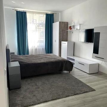 Практична вул., 1