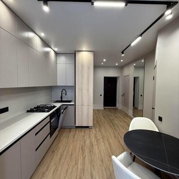 Молодіжна вул., 8