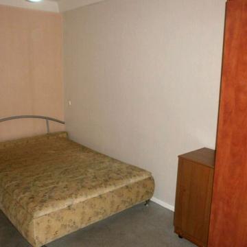 Олександра Довженка вул., 12