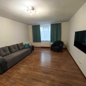 Продається велика 1-кімнатна квартира від власника