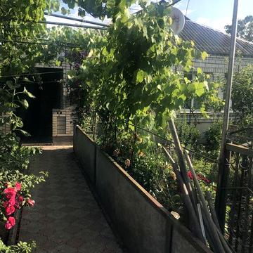 Продається два будинки на одній ділянці