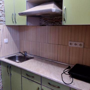 Добровольців вул., 5