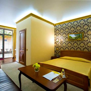 Мала Арнаутська вул., 15