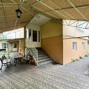 Петропавлівська вул., 111/1