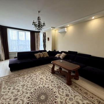 Оренда трикімнатної квартири на Київському майдані в новобудові