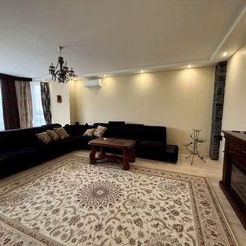 Оренда трикімнатної квартири на Київському майдані в новобудові