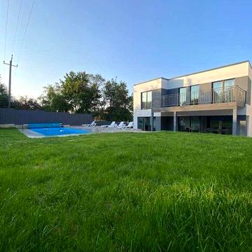 Здам окремий ВІП будинок з басейном