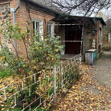 Продаж будинку в долгинцевському районі