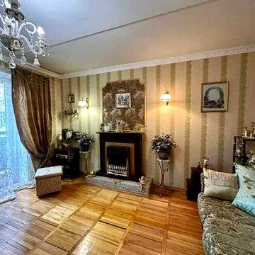 Продаж 3 кімнатної квартири біля Цуму в центрі міста