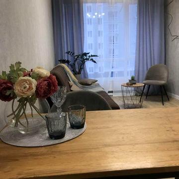 Нова 1-к квартира з ремонтом в Бучі з мінімальним оформленням