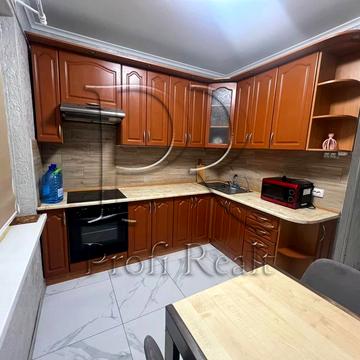 Драгоманова вул., 13/10