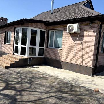 Будинок з ремонтом та оновленим фасадом