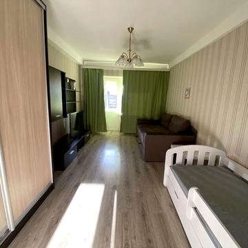 Академіка Корольова вул., 7