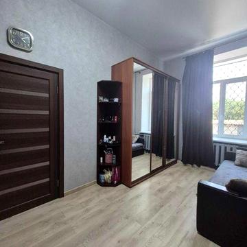 Продам 2к.кв. 44м.кв.метро Вокзальна/Центр ринок вул.Залізнична 1а