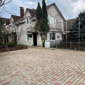 Виноградна вул.